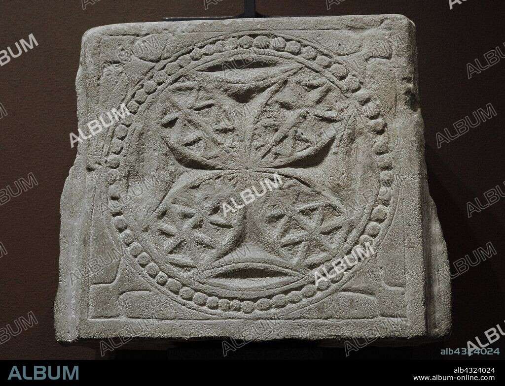 Catedral de Faras (Sudán). Fragmento del dintel de una puerta. Segunda mitad del siglo VII-primera mitad del siglo VIII. Piedra arenisca. Galería Faras. Museo Nacional. Varsovia. Polonia.