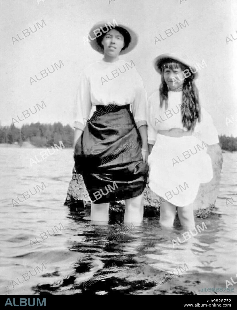 Grand Duchess Olga Alexandrovna with her niece Anastasia. Finland ca. 1913.