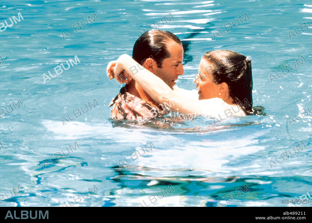 BRUCE WILLIS y KIM BASINGER en CITA A CIEGAS, 1987 (BLIND DATE), dirigida por BLAKE EDWARDS. Copyright TRI STAR PICTURES.