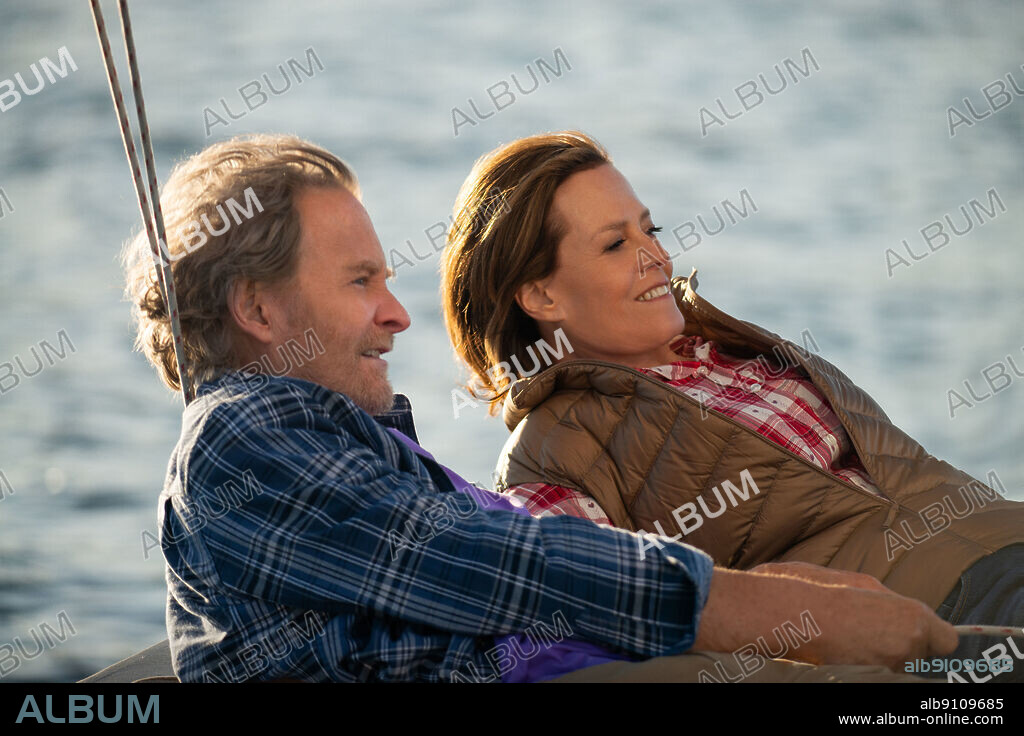 KEVIN KLINE and SIGOURNEY WEAVER in THE GOOD HOUSE, 2021, directed by MAYA FORBES and WALLACE WOLODARSKY. Copyright TRIBECA PRODUCTIONS.