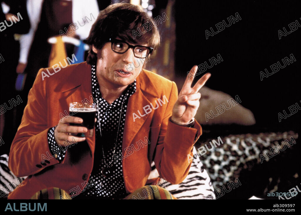 MIKE MYERS in AUSTIN POWERS: INTERNATIONAL MAN OF MYSTERY, 1997, directed by JAY ROACH. Copyright NEW LINE CINEMA.