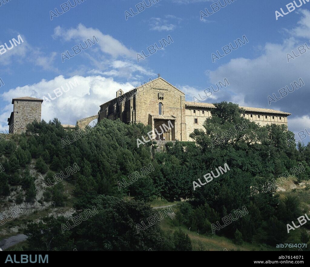 MONASTERIO DE LEYRE - IGLESIA CONVENTUAL MONASTERIO NUEVO Y HOSPEDERIA - FOTO AÑOS 70.