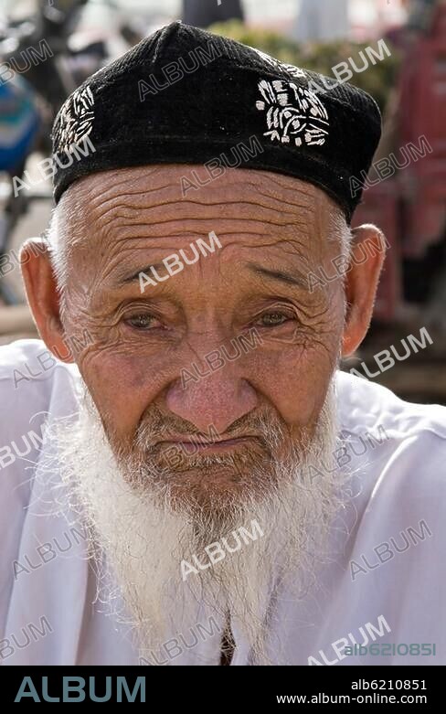 Völkerkunde / Uiguren.-Alter Mann in Keriya (Autonomes Gebiet Xinjiang, China).-Foto, undat.