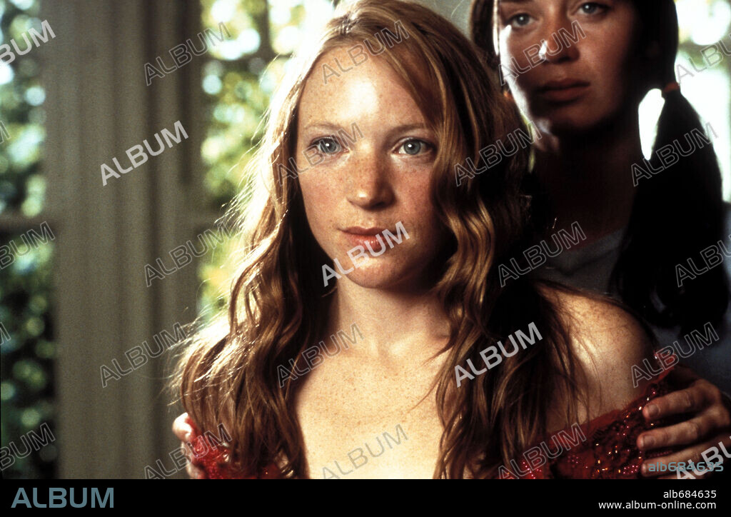 EMILY BLUNT et NATALIE PRESS dans MY SUMMER OF LOVE, 2004, réalisé par PAUL PAVLIKOVSKY. Copyright APOCALYPSO PICTURES/BBC FILMS/BAKER STREET/FILM CONSORTIUM/ / ALLNUT, SUSAN.