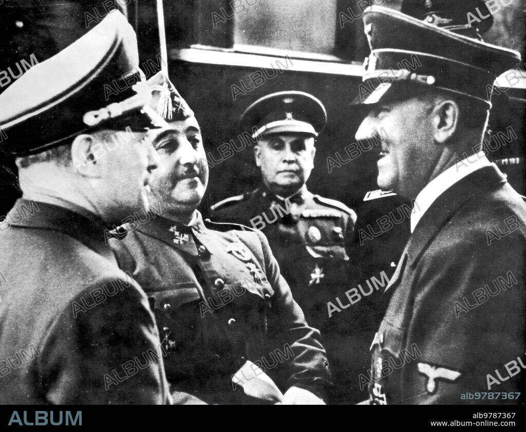 Hendaye (France). 10/23/1940. First greeting between Franco and Hitler in their interview in Hendaye as soon as the Head of the Spanish State arrived on French lands.