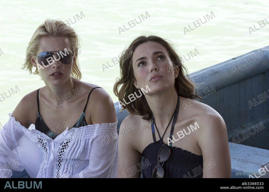 CLAIRE HOLT et MANDY MOORE dans 47 METERS DOWN, 2017, réalisé par JOHANNES ROBERTS. Copyright ENTERTAINMENT STUDIOS MOTION PICTURES/TEA SHOP & FILM COMPAN.