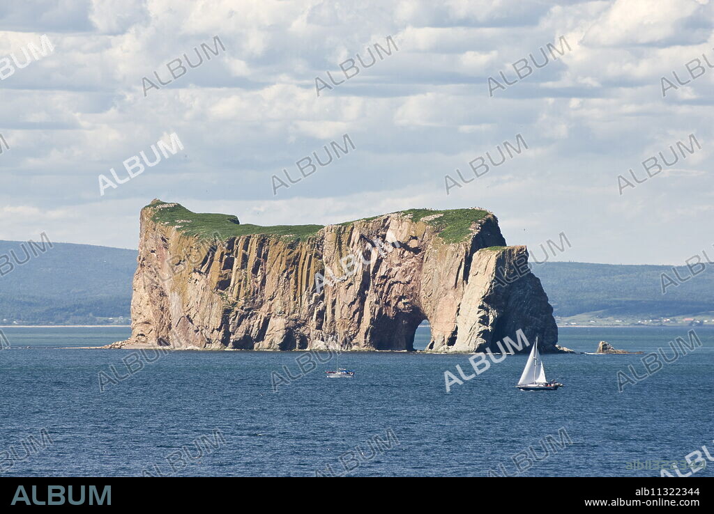 Perce Rock, Ile de Bonaventure, Gaspe peninsula, province of Quebec, Canada, North America.