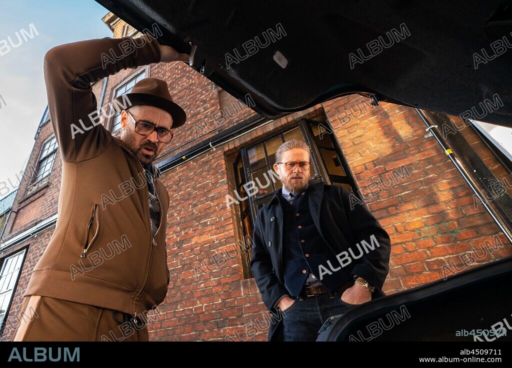 CHARLIE HUNNAM and COLIN FARRELL in THE GENTLEMEN, 2020, directed by GUY RITCHIE. Copyright MIRAMAX.