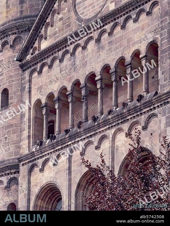 Worms, Dom St. Peter / Galerie, Ostfassade Aufnahmeformat: 6 × 7 cm.