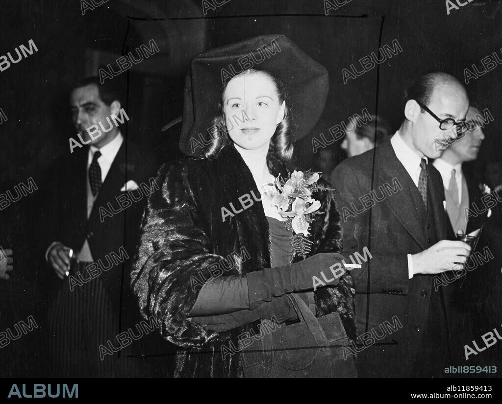 The new British screen star Kieron Moore - "the Man about the House" - was married at St Patrick's Soho Square, to actress Barbara White. Both bride and bridegroom are 23. Photo Shows: 'Style at the Savoy', the actress Margaret Johnston, who played with the bridegroom in the film "The Man about the House." wore this cavalier style mode at the wedding reception at the Savoy Hotel. 4 December 1947.