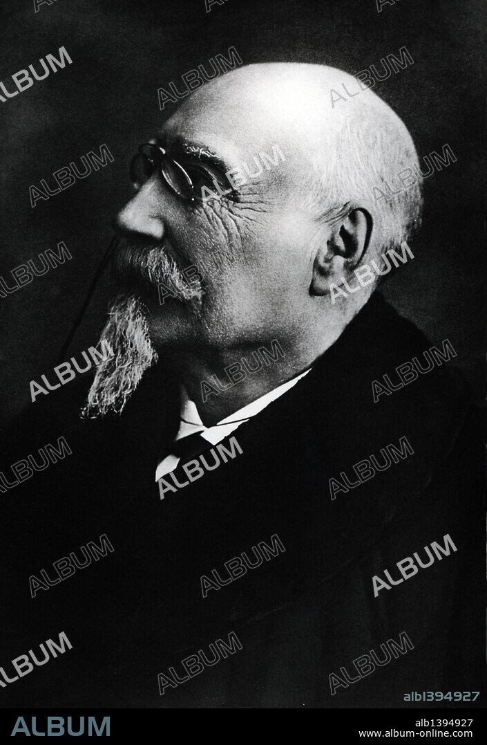Echegaray, José (Madrid, 1832-1916). Playwright, writer, engineer and Spanish mathematician. Nobel Prize for Literature in 1904. He introduced in Spain the geometry of Chasles, the theory of Galois, the elliptic functions. He is considered to be the greatest Spanish mathematician of the nineteenth century.