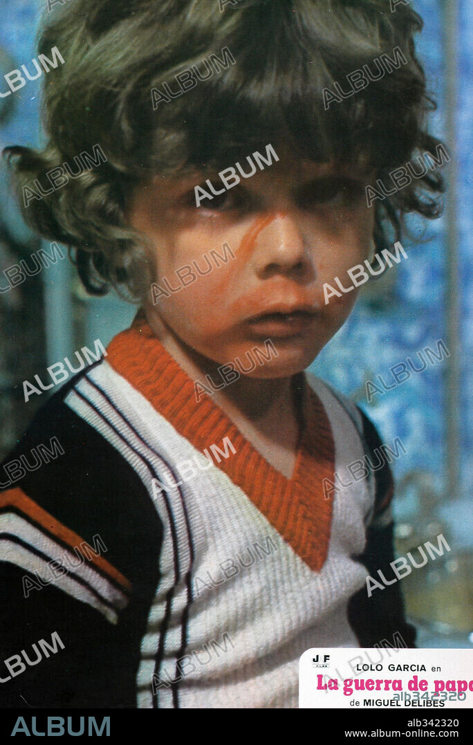LOLO GARCIA en LA GUERRA DE PAPA, 1977, dirigida por ANTONIO MERCERO. Copyright JOSE FRADE PRODUCCIONES CINEMATOGRAFICAS.