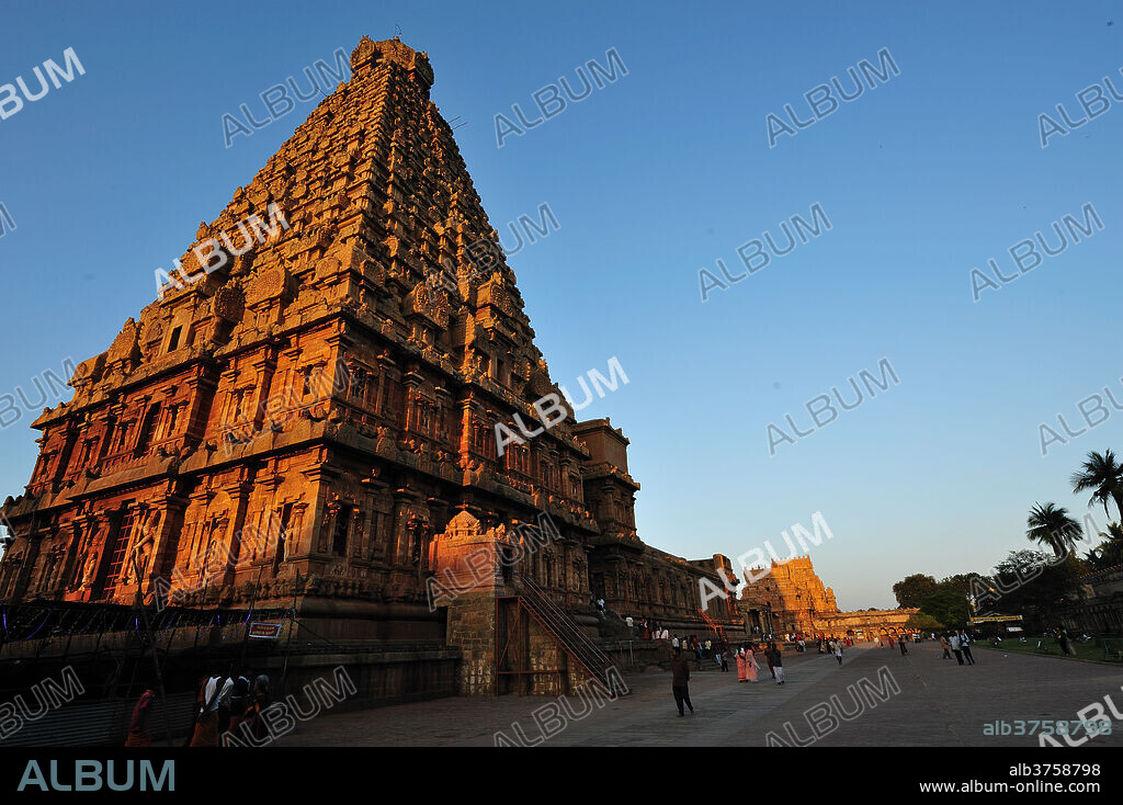 Brihadeshwara Temple (Brihadisvara Temple) complex, UNESCO World Heritage Site, Thanjavur (Tanjore), Tamil Nadu, India, Asia.