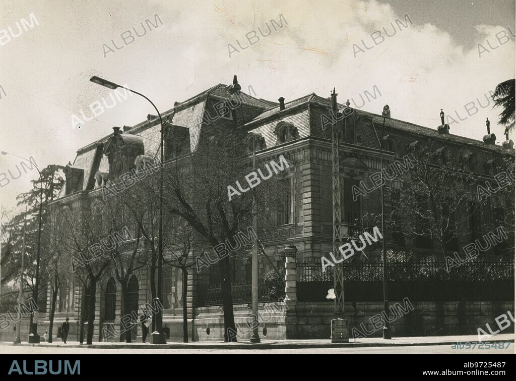 1950. Madrid: Palacio del Duque de Medinaceli, en la Plaza de Colón.