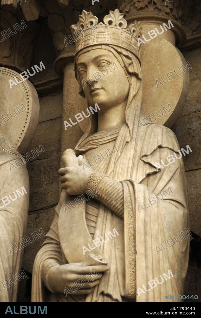 ARTE GOTICO. FRANCIA. Detalle de las ESCULTURAS de la fachada de la CATEDRAL DE NOTRE DAME (1163-1250), construida en estilo gótico por orden del obispo Eudes de Sully. PARIS.