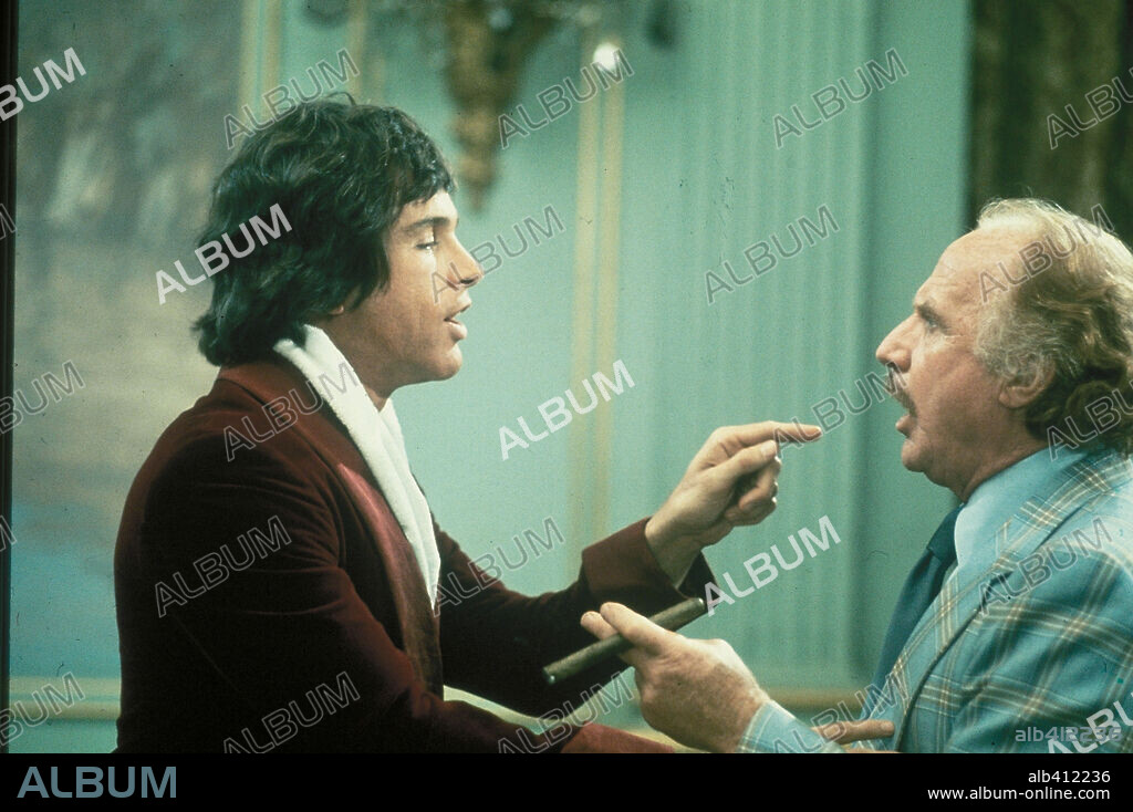 JACK WARDEN y WARREN BEATTY en EL CIELO PUEDE ESPERAR, 1978 (HEAVEN CAN WAIT), dirigida por BUCK HENRY y WARREN BEATTY. Copyright PARAMOUNT PICTURES.