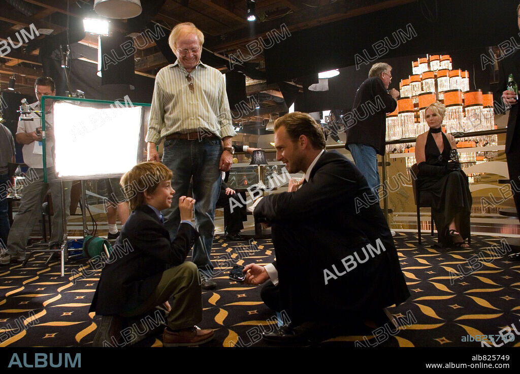 JIMMY BENNETT, JOSH LUCAS and WOLFGANG PETERSEN in POSEIDON, 2006, directed by WOLFGANG PETERSEN. Copyright WARNER BROS.