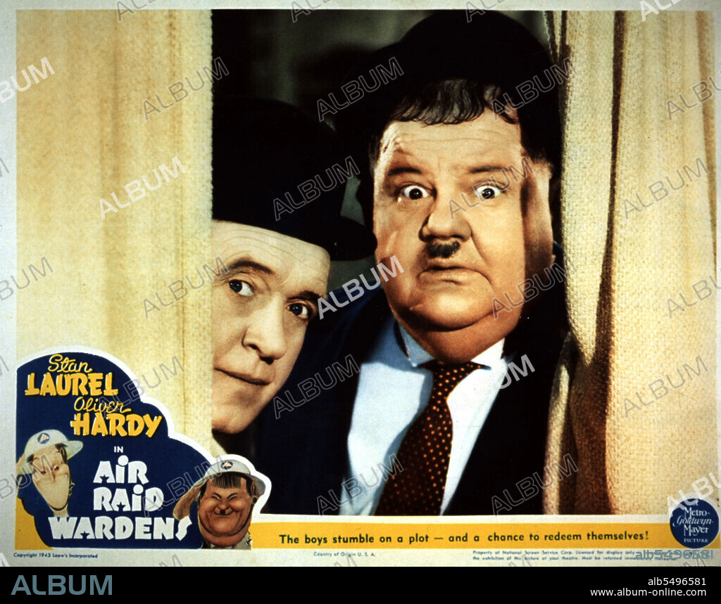 OLIVER HARDY y STAN LAUREL en VIGILANTES DEL CIELO, 1943 (AIR RAID WARDENS), dirigida por EDWARD SEDGWICK. Copyright M.G.M.
