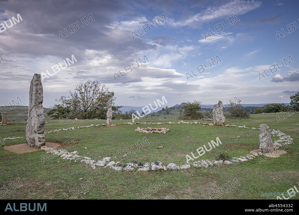 cromlech de Mendiluze, Parque Megalítico de Legaire, campas de Legaire , Álava, Pais Vasco, Spain.