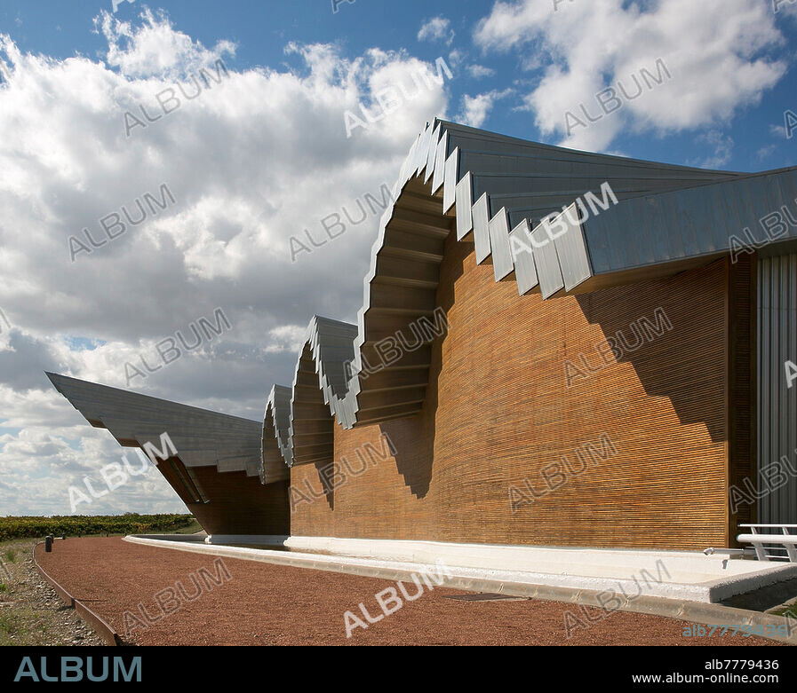 Spanien Laguardia La Rioja 1315 Bodegas Ysios 1998-2001 von Santiago Calatrava Teilansicht.