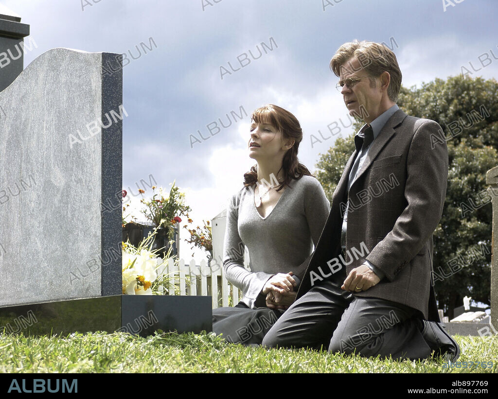 JACQUELINE McKENZIE y WILLIAM H. MACY en NIGHTMARES AND DREAMSCAPES: FROM THE STORIES OF STEPHEN KING-TV, 2006, dirigida por BRIAN HENSON, MIKE ROBE y ROB BOWMAN. Copyright TURNER NETWORK TELEVISION (TNT) / HEINILA, ERIK.