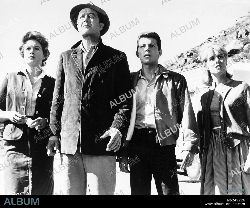 FRANKIE AVALON, JEAN HAGEN, MARY MITCHELL and RAY MILLAND in PANIC IN YEAR ZERO!, 1962, directed by RAY MILLAND. Copyright AMERICAN INTERNATIONAL PICTURES.