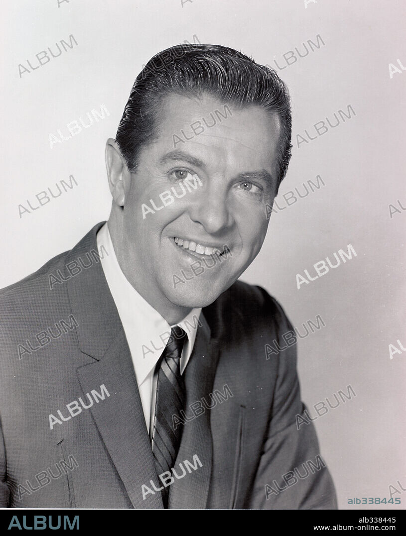 ROBERT CUMMINGS.