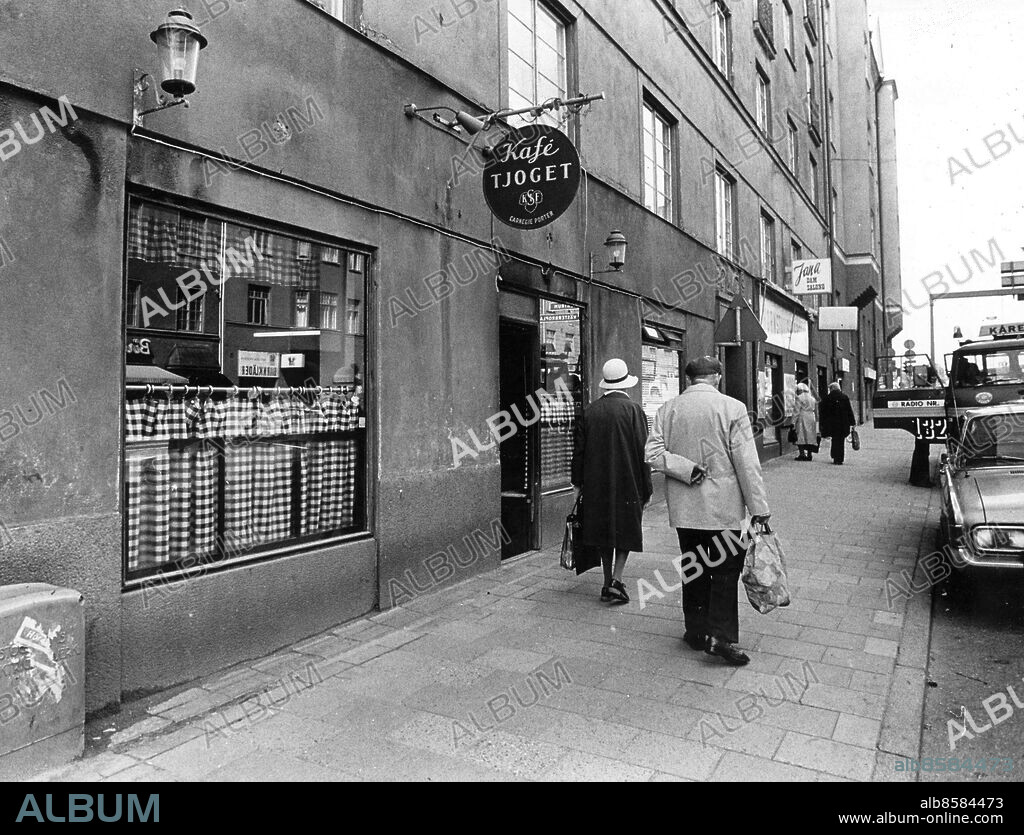 Stockholm 1977-06-30. Kafé Tjoget på Långholmsgatan 20, därav tjoget, är ett av Stockholms få återstående ölkaféer. Foto: Bertil Stilling / Expressen / TT / Kod: 40. ** AFTONBLADET OUT **.