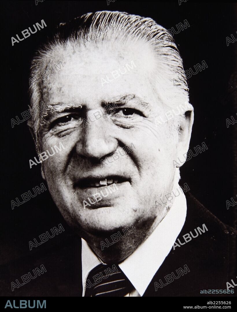 BELAUNDE TERRY, FERNANDO POLITICO PERUANO. LIMA 1912 -. PRESIDENTE DE LA REPUBLICA ENTRE 1963 - 1980.