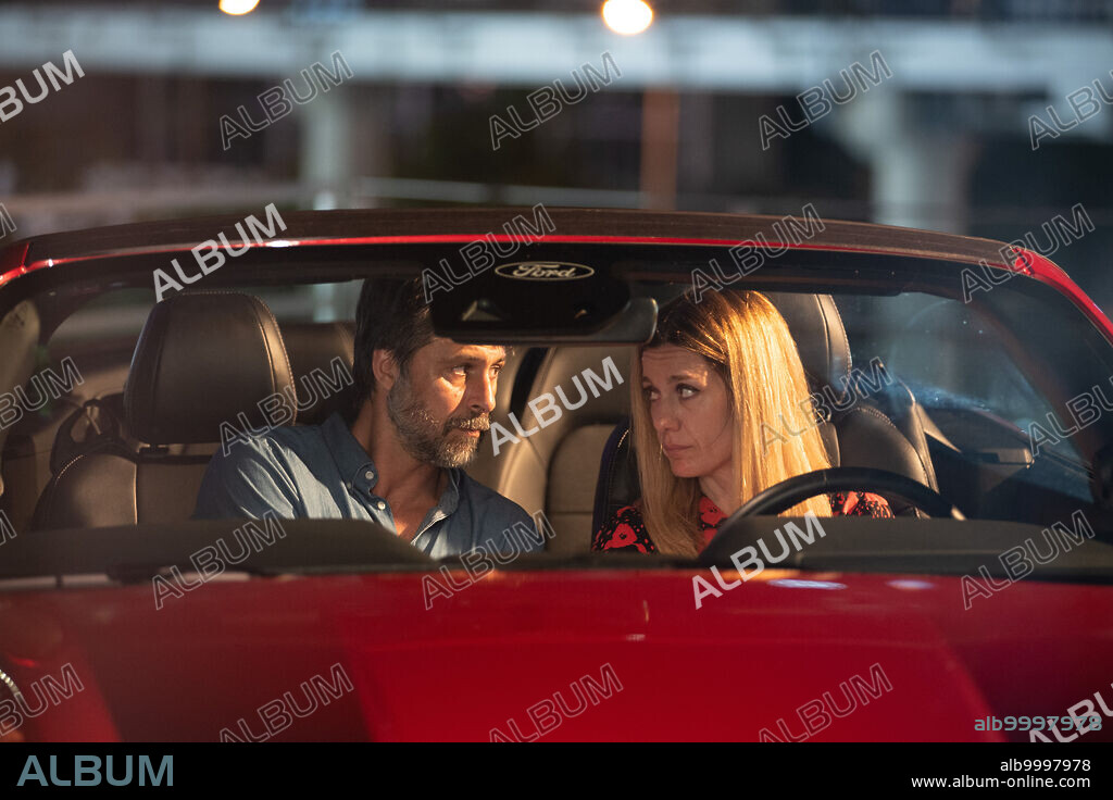 ALEJANDRA JIMENEZ and HUGO SILVA in BUSCANDO A COQUE, directed by CÉSAR F. CALVILLO and TERESA BELLÓN. Copyright Agosto la Película Bestacosta Productions Canica Films, La Inti Films.