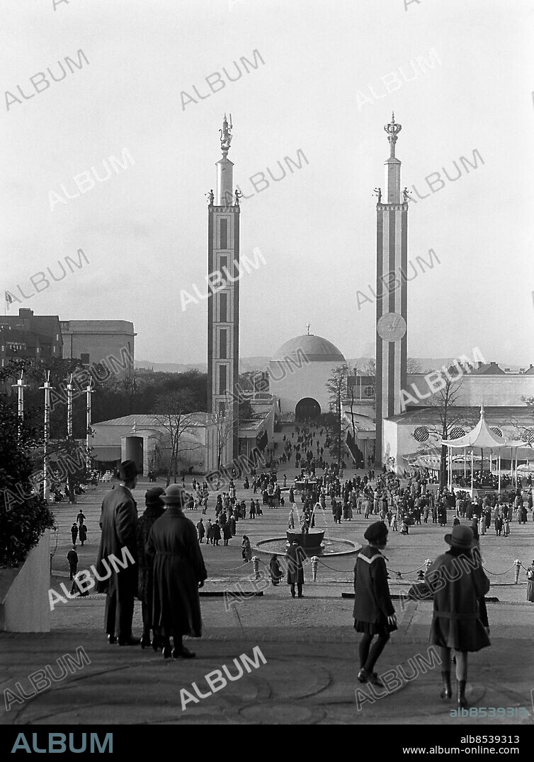 ARKIV 1923 . Göteborgsutställningen 1923, egentligen Jubileumsutställningen i Göteborg 1923. Utställningen anordnades för att fira 300-årsminnet av stadens privilegier 1621 och var förlagd öster om den den nya Götaplatsen. Utställningen var den dittills största i Norden. Arkitekter var Arvid Bjerke och Sigfrid Ericson.. Gothenburg exhibition 1923.. Foto: TT / Kod 1900.