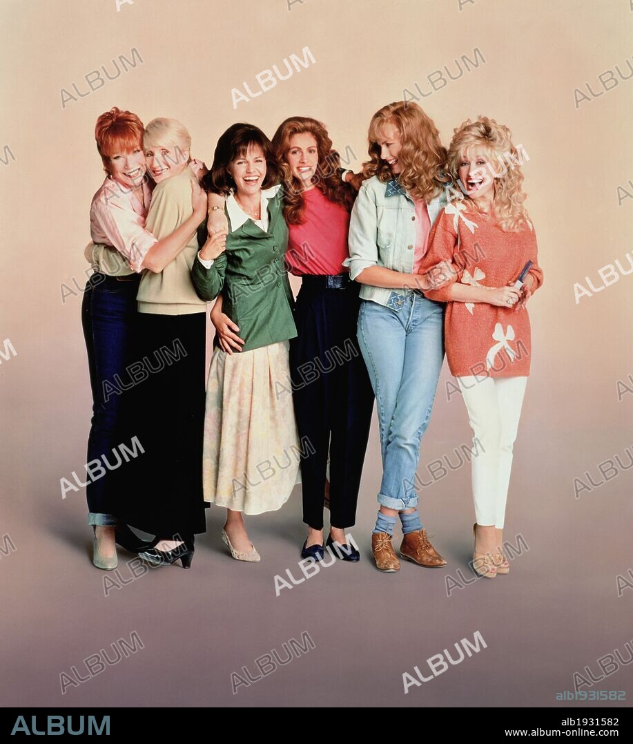 DARYL HANNAH, DOLLY PARTON, JULIA ROBERTS, OLYMPIA DUKAKIS, SALLY FIELD and SHIRLEY MACLAINE in STEEL MAGNOLIAS, 1989, directed by HERBERT ROSS. Copyright TRI STAR PICTURES.