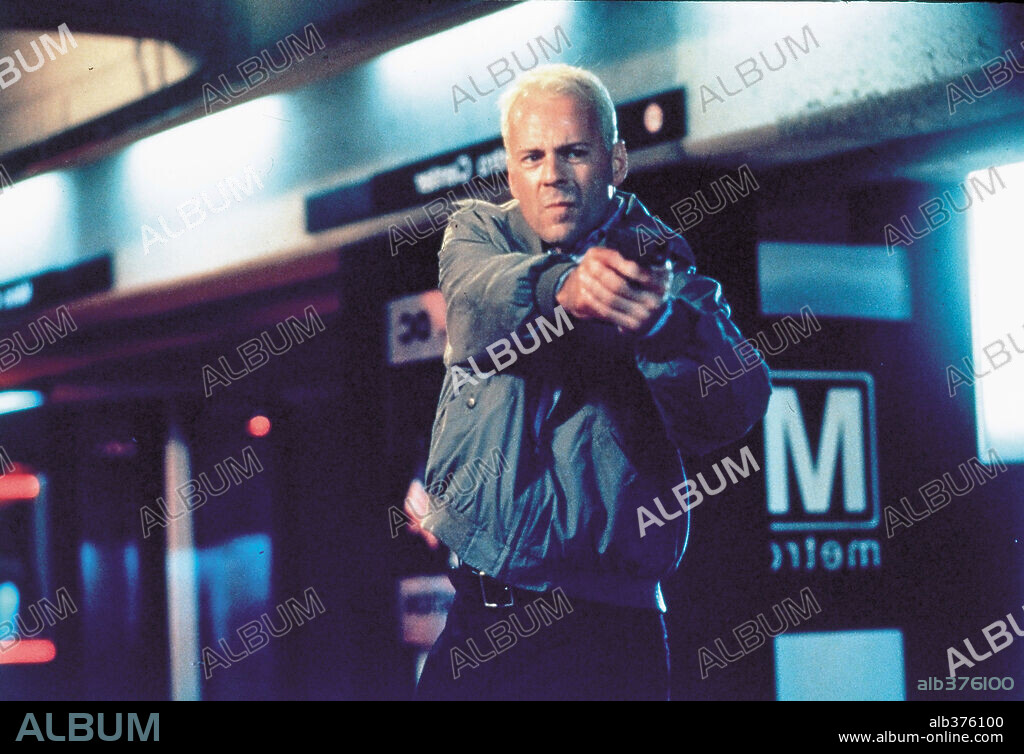 BRUCE WILLIS en JACKAL, THE [CHACAL], 1997 (THE JACKAL), dirigida por MICHAEL CATON-JONES. Copyright UNIVERSAL PICTURES / REED, ELI.