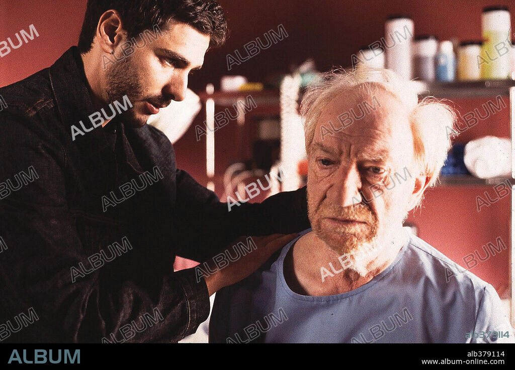 FERNANDO FERNAN GOMEZ y LEONARDO SBARAGLIA en EN LA CIUDAD SIN LIMITES, 2002, dirigida por ANTONIO HERNANDEZ. Copyright ZEBRA PRODUCCIONES/ICONICA/PATAGONIK FILM GROUP.