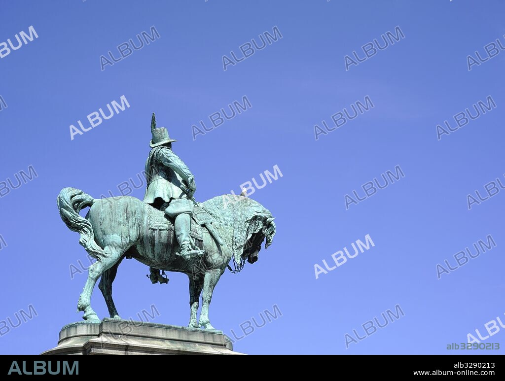 SUECIA. MALMO. Monumento dedicado al rey Carlos X Gustavo de Suecia (1622-1660). Escultura ecuestre en bronce, obra de John Borjeson, 1896. Plaza Stortoget Condado de Malmohus.