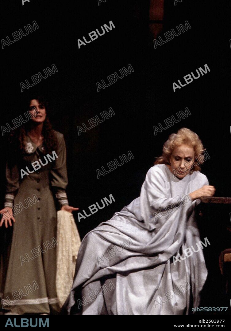 CASONA, ALEJANDRO. ESCRITOR ESPAÑOL. TINEO 1903-1965. "LA DAMA DEL ALBA". DIRECTOR/ J.C. PEREZ DE LA FUENTE. ACTRIZ/ MARISA DE LEZA. REPRESENTACION TEATRAL EN MADRID, AÑO 1991.
