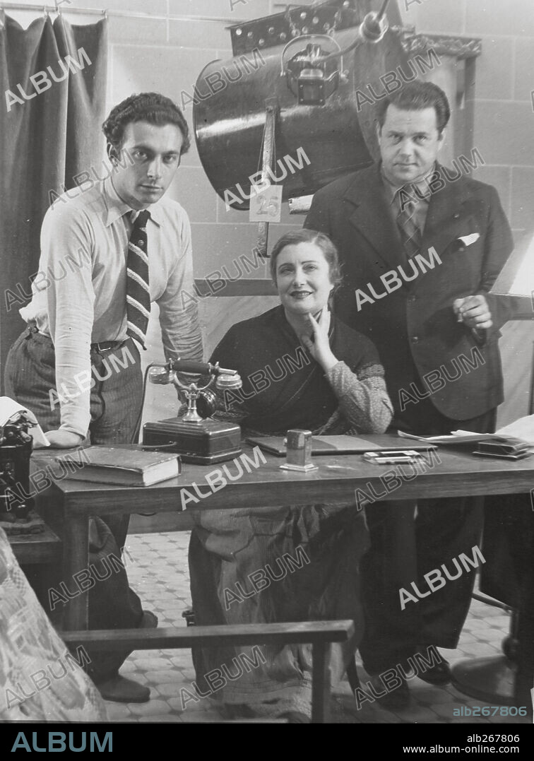 ASUNCION CASAL, IGNACIO F. IQUINO y JUAN DE LANDA en AL MARGEN DE LA LEY, 1936, dirigida por IGNACIO F. IQUINO. Copyright EMISORA FILMS.