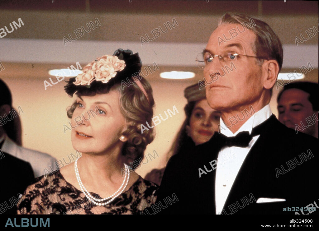 JOANNE WOODWARD y PAUL NEWMAN en ESPERANDO A MR. BRIDGE, 1990 (MR. & MRS. BRIDGE), dirigida por JAMES IVORY. Copyright CINEPLEX ODEON FILMS, INC.