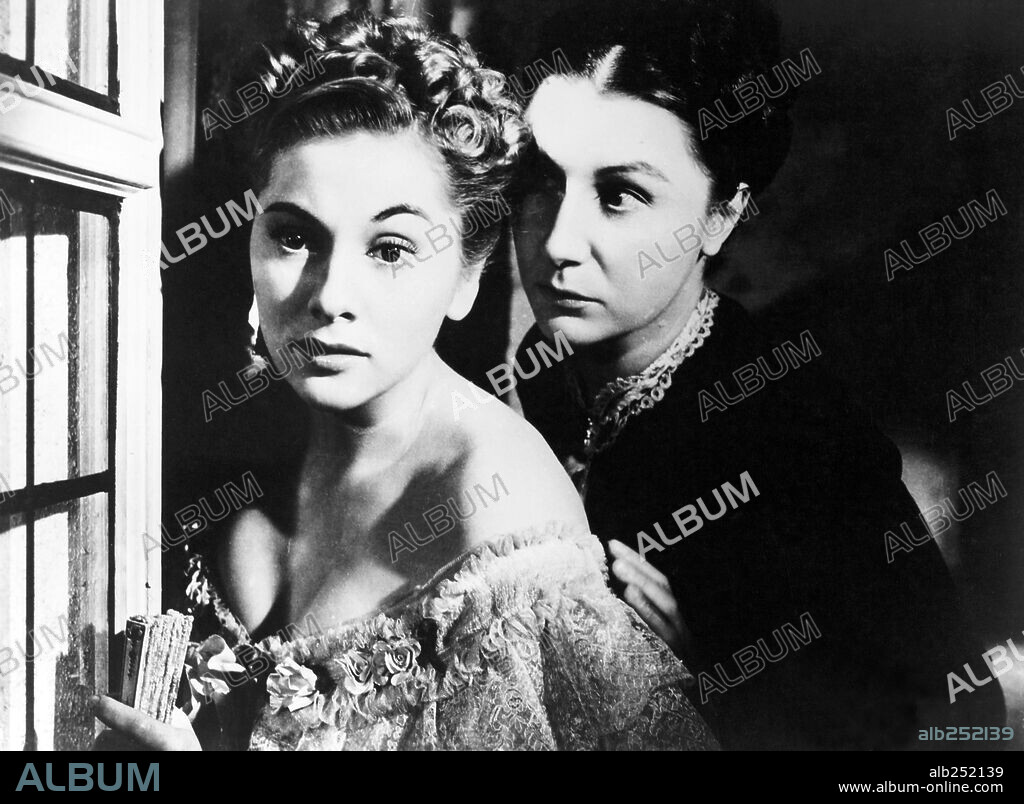 JOAN FONTAINE y JUDITH ANDERSON en REBECA, 1940 (REBECCA), dirigida por ALFRED HITCHCOCK. Copyright Selznick International Pictures.