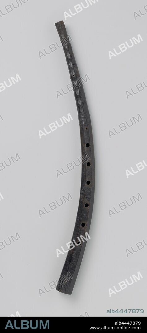 Cornett, Soprano zinc (also called cornetto) made of palm wood covered with leather. The instrument has six finger holes on the front and one thumb hole on the back. Decorated around with flowers pressed into the leather. At the top a piece is broken off as a result of woodworm damage., Historical persons (head (and shoulders) (portrait)), Cornelis Apostool, anonymous, London, c. 1600 - c. 1650, boxwood, leather, h 56.0 cm × w 10.0 cm × d 3.5 cm.