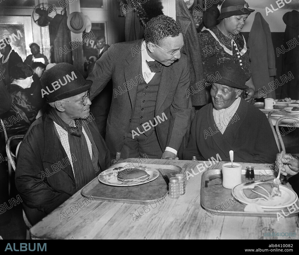 Evangelist Lightfoot Solomon Michaux (center), Happy News Café, Washington, D.C., USA, Harris & Ewing, 1937.