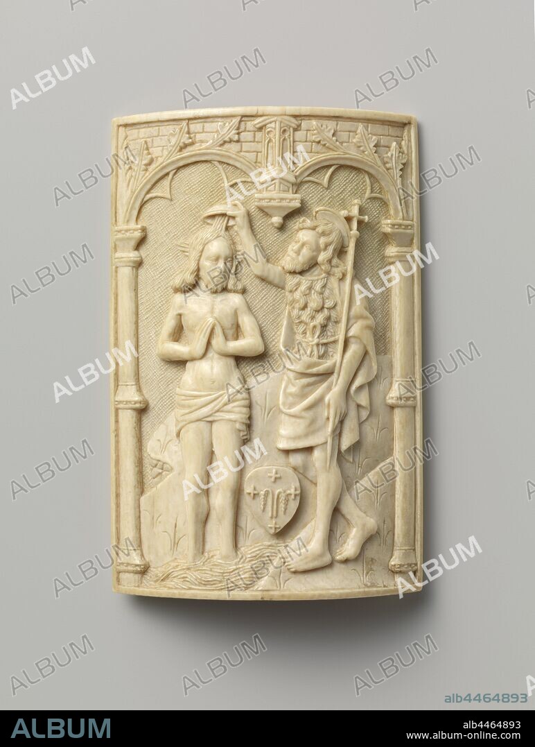 The Baptism in the river Jordan (pax) Pax with the Baptism in the Jordan, A curved, rectangular ivory plate (part of an elephant stand) that is provided with a representation of the Baptism in the Jordaan under a Gothic arcade, leaning on two columns that border the scene on either side. Between John the Baptist and Jesus is an unidentified coat of arms, which may have belonged to a brotherhood or monastery., anonymous, Southern Netherlands, c. 1500, ivory, cutting, h 12.8 cm × w 8.1 cm × d 2.4 cm.