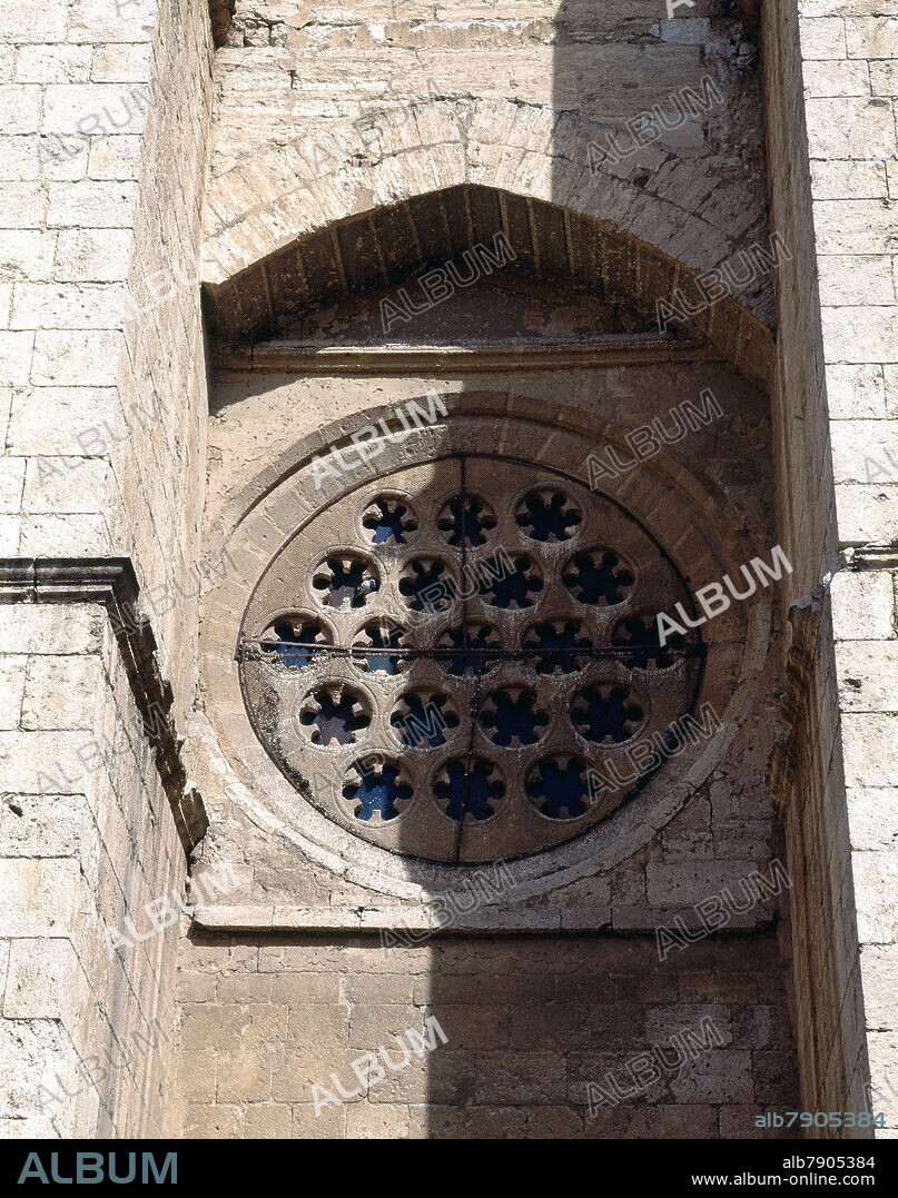ROSETON DE LA ANTIGUA IGLESIA DE SANTA MARIA DEL PRADO (SIGLO XIII) DONDE POSTERIORMENTE SE CONSTRUYO LA CATEDRAL DE CIUDAD REAL - FOTO.