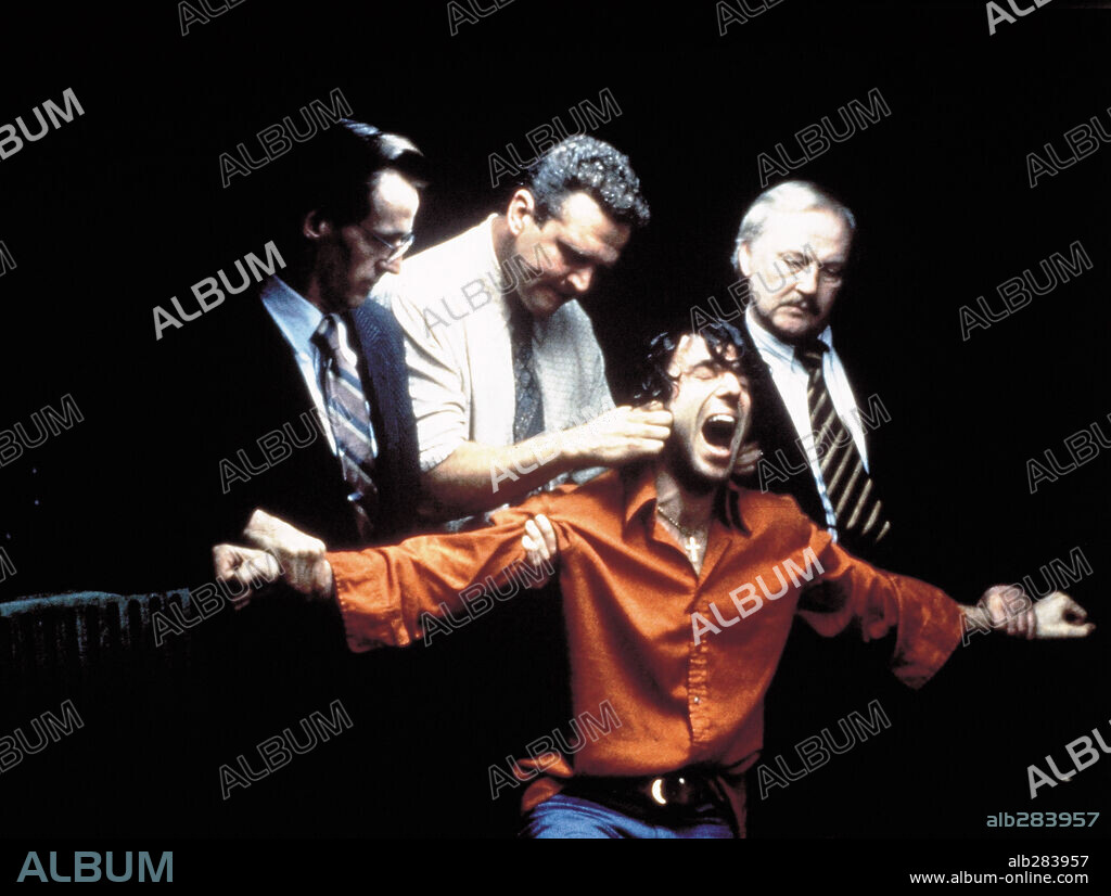 DANIEL DAY-LEWIS in IN THE NAME OF THE FATHER, 1993, directed by JIM SHERIDAN. Copyright UNIVERSAL PICTURES / HESSION, JONATHAN.