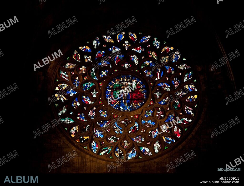 Rosetón de la catedral de Santa María del Mar, con la representación de la coronación de la madre de Dios, Siglo XV, Barcelona, Barcelona, Cataluña, España.