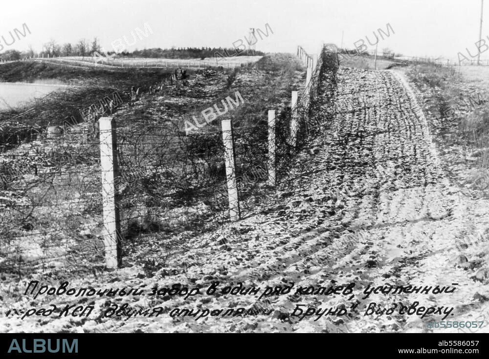 Germany, inner German border, Border fortifications FRG / GDR:. View of the border fortified with barbed wire and watch towers. Photo, c. 1964.