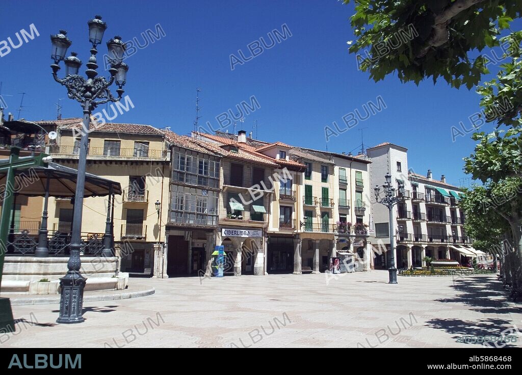 Aranda de Duero; Plaza mayor porticada (capital de la comarca Ribera del Duero).