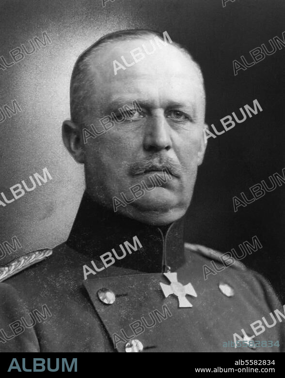 Ludendorff, Erich; Pruss. General (from 1916 1st Chief of Staff of the German Army); Kruszewnia (near Posen). 9.4.1865 - Tutzing 20.12.1937. Portrait photo, undat.