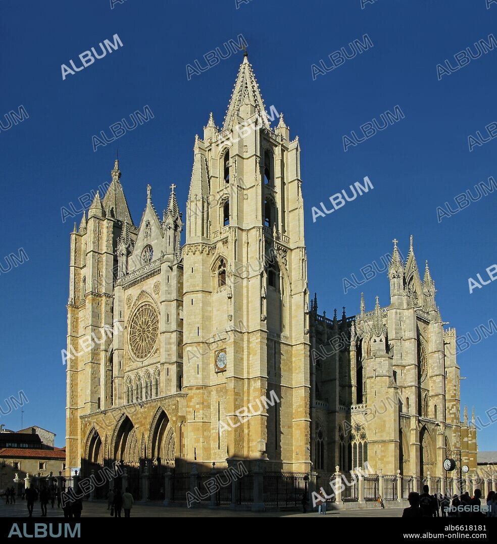 FACHADAS OCCIDENTAL Y MERIDIONAL DE LA CATEDRAL DE LEON - SIGLO XIII - GOTICO ESPAÑOL.