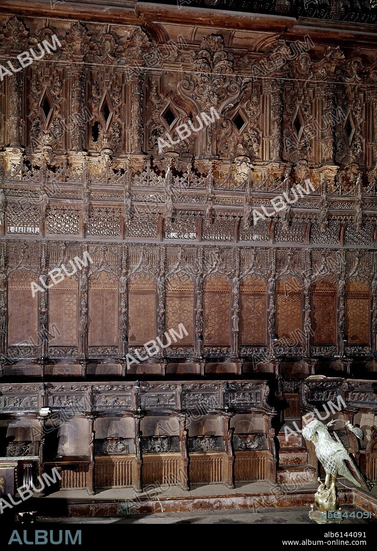 NUFRO SÁNCHEZ. SILLERIA DEL CORO DE LA CATEDRAL DE SEVILLA - SIGLO XV - GOTICO FLORIDO CON DECORACION MUDEJAR.